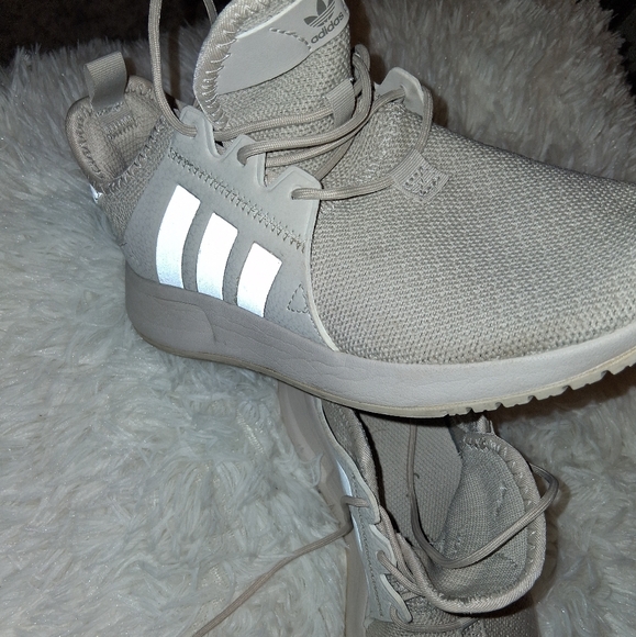 Adidas Beige Sneakers with Reflective Stripes - Picture 3 of 6